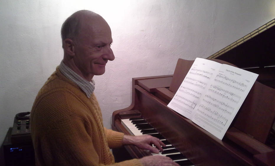 Quintus Benziger at the piano